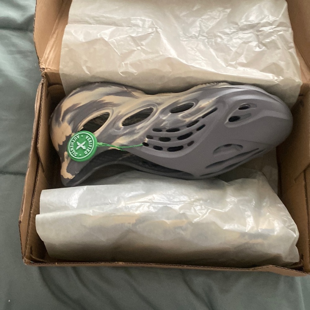 YEEZY FOAM RNNRS